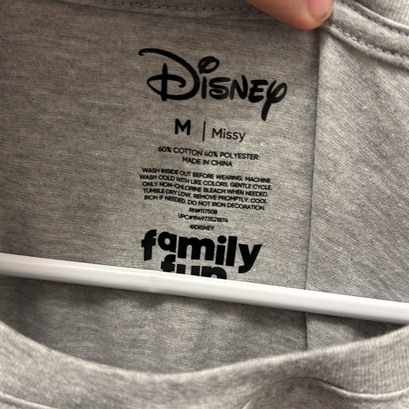 Brand new with tags! Women’s Medium Disney “busy doing nothing” Minnie t-shirt - Picture 2 of 6